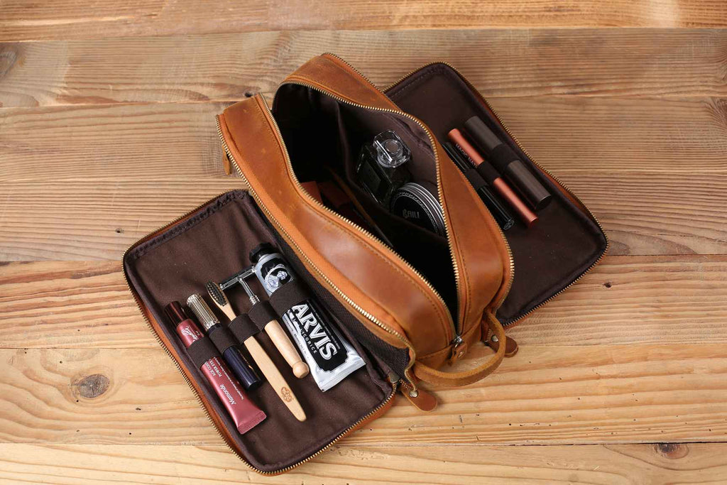 Groomsmen Gift Personalized Leather Toiletry Bag Waterproof Leather Dopp Kit Men's Shaving Kit, Christmas Gift